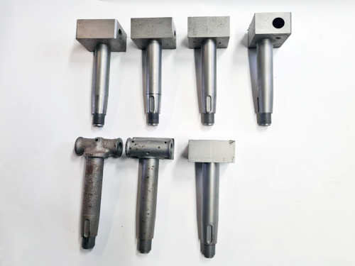 Vorderachsbolzen 1x original - <br> 1x Rohling bearbeitet - 5x Rohling